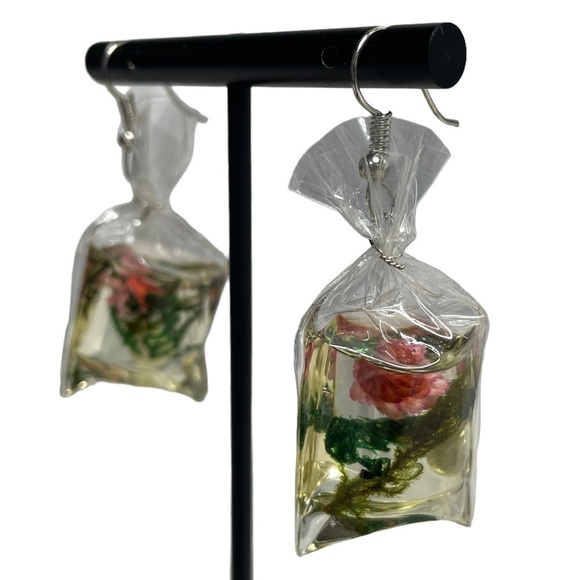 Flower in a bag dangle earrings NWOT - Picture 1 of 3